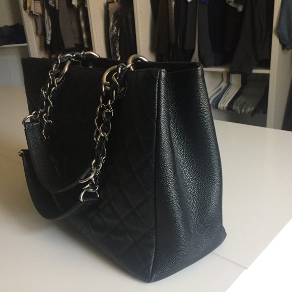 CHANEL GST Large Shopping Tote - Picture 3 of 11